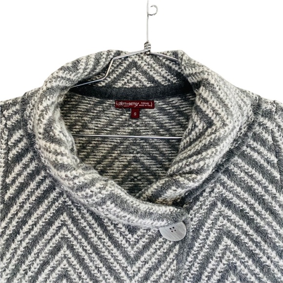 Italian Made Gray Chevron Wool Blend Cardigan Size Small - Picture 4 of 10